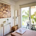 Garden Villa *
