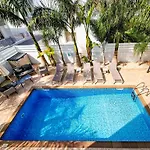 Garden Villa *